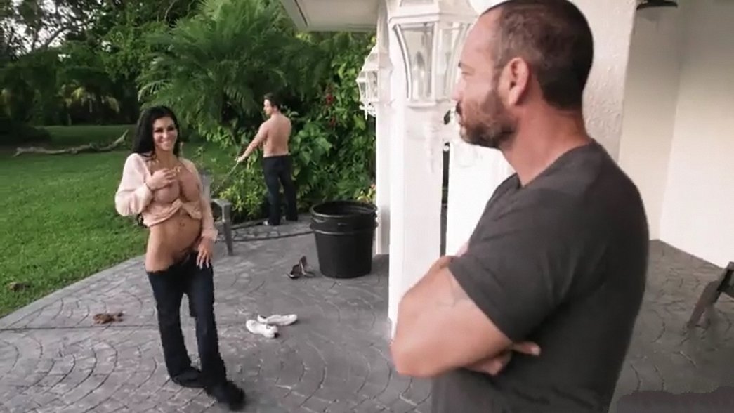 Изменила рогатому мужу с симпатичным садовником